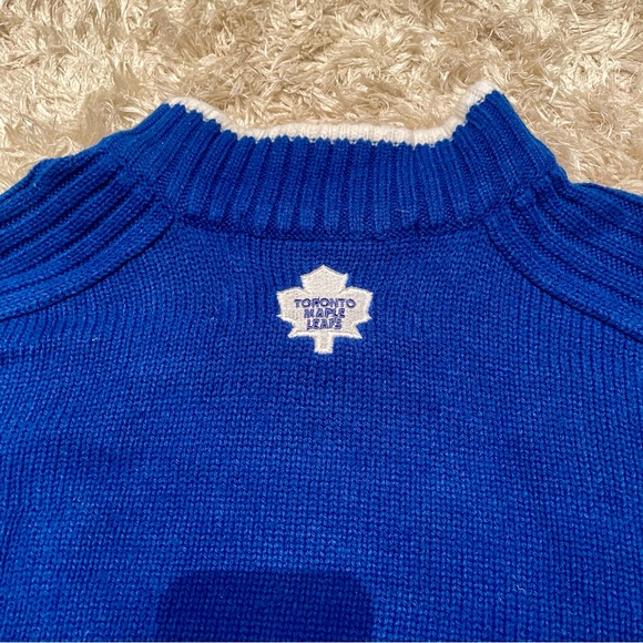 Toronto Maple Leafs Cozy Sweater - Picture 11 of 11